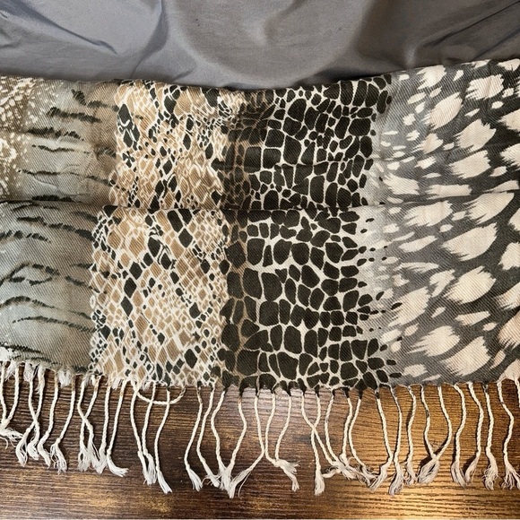 Womens Animal Print Scarf - Picture 3 of 4